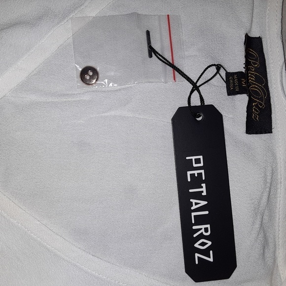 Long Sleeve V-neck Twust Front Top - Picture 6 of 8